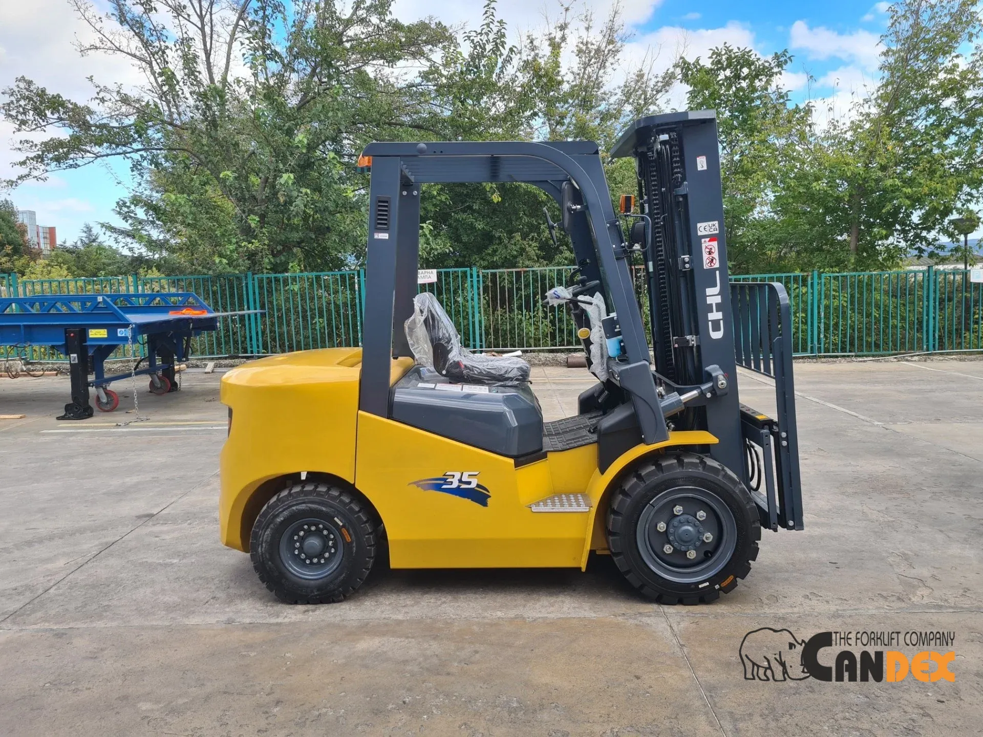 motostivuitor diesel 3.5 tone Nou triplex Chl an fabricatie 2025 rate pentru container