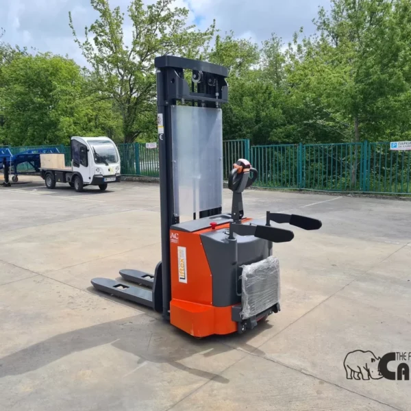 transpalet catarg staker stibuitor electric platforma ridicare libera