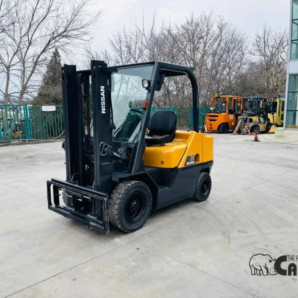 stivuitor diesel 2.5 tone folosit cu garantie