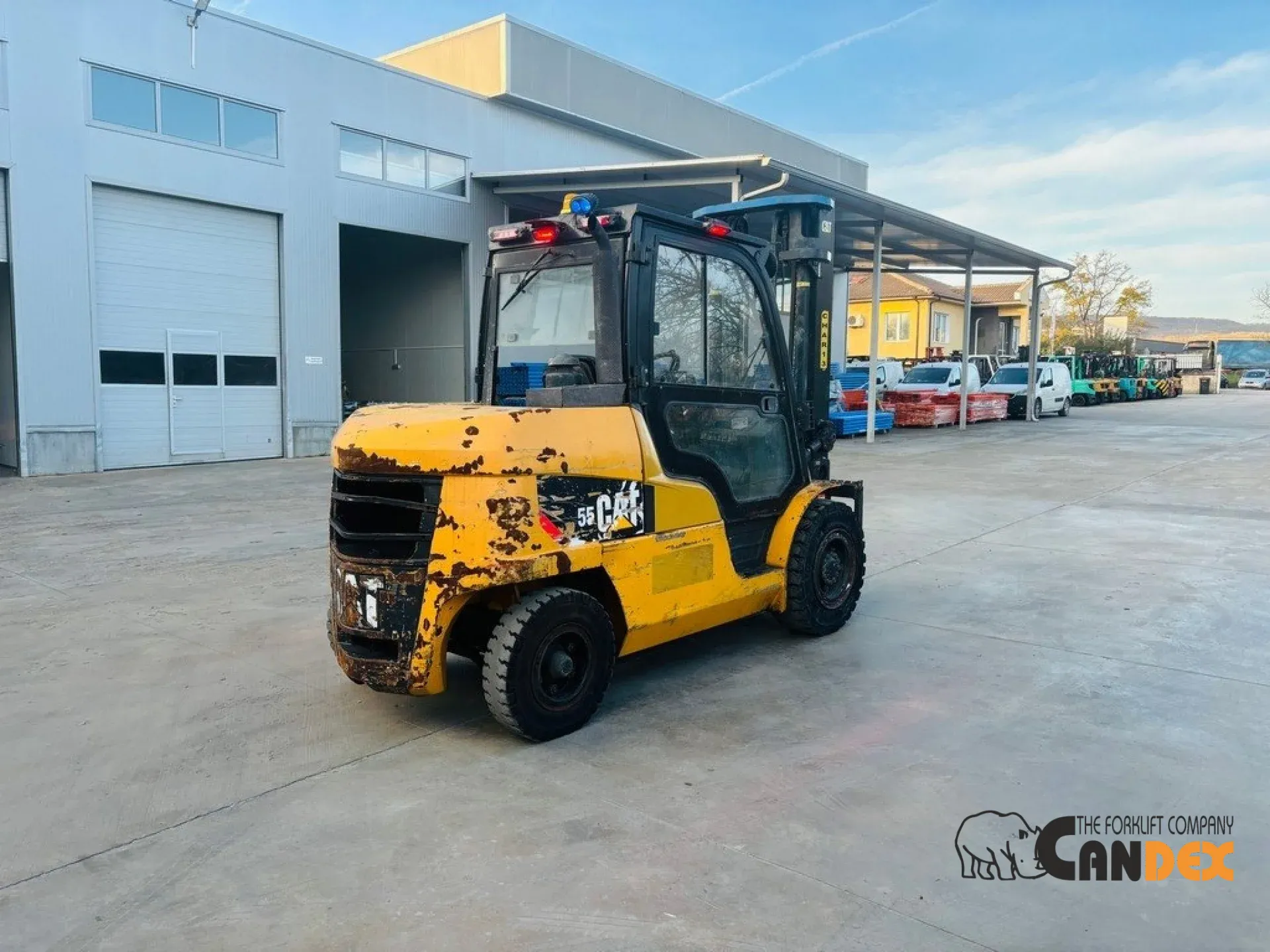 motostivuitor diesel 5 tone folosit Caterpillar an 2017